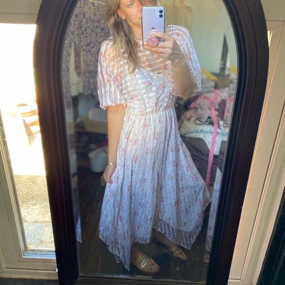 Meet your Posher, Jessica PS ALWAYS up for a great TRADE - Picture 10 of 16